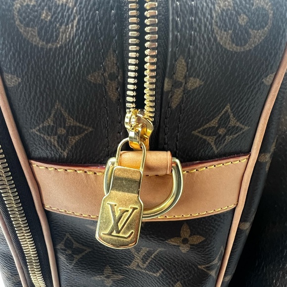 Louis Vuitton Porte Documents Voyage Handbag Monogram With LV Receipt - Picture 6 of 12